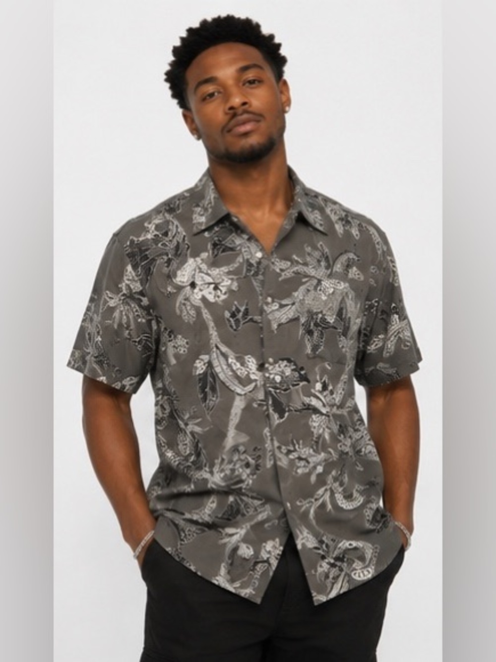 H&M Gray Floral Paisley Short Sleeve Button-Down Shirt